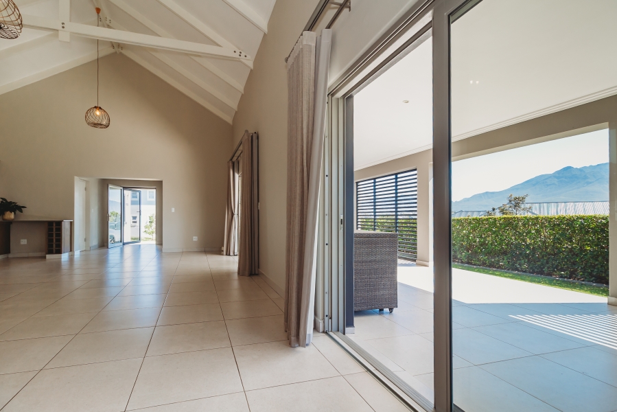 4 Bedroom Property for Sale in Kraaibosch Manor Western Cape